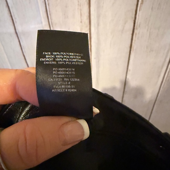 Wilfred Aritzia Faux Leather Straight Leg Pants Black Size
Small - Picture 7 of 7